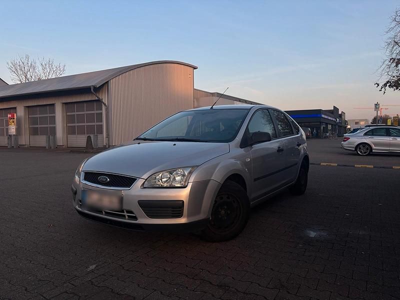Gebraucht Ford Focus 100 PS (73 kW) 2006 Grau Kleinwagen