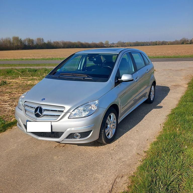 Gebraucht Mercedes B150 95 PS (69 kW) 2009 Silber Van / Kleinbus