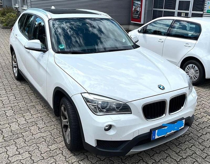 Silber Gebraucht 2012 BMW X1 SUV | 5.989 € (Superpreis) - Bild 1/4