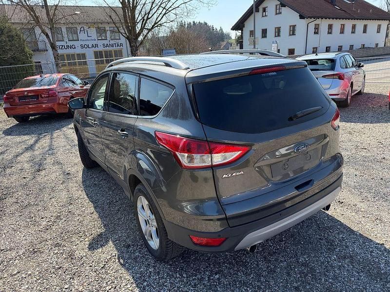 Gebraucht Ford Kuga Titanium 150 PS (110 kW) 2016 Grau SUV