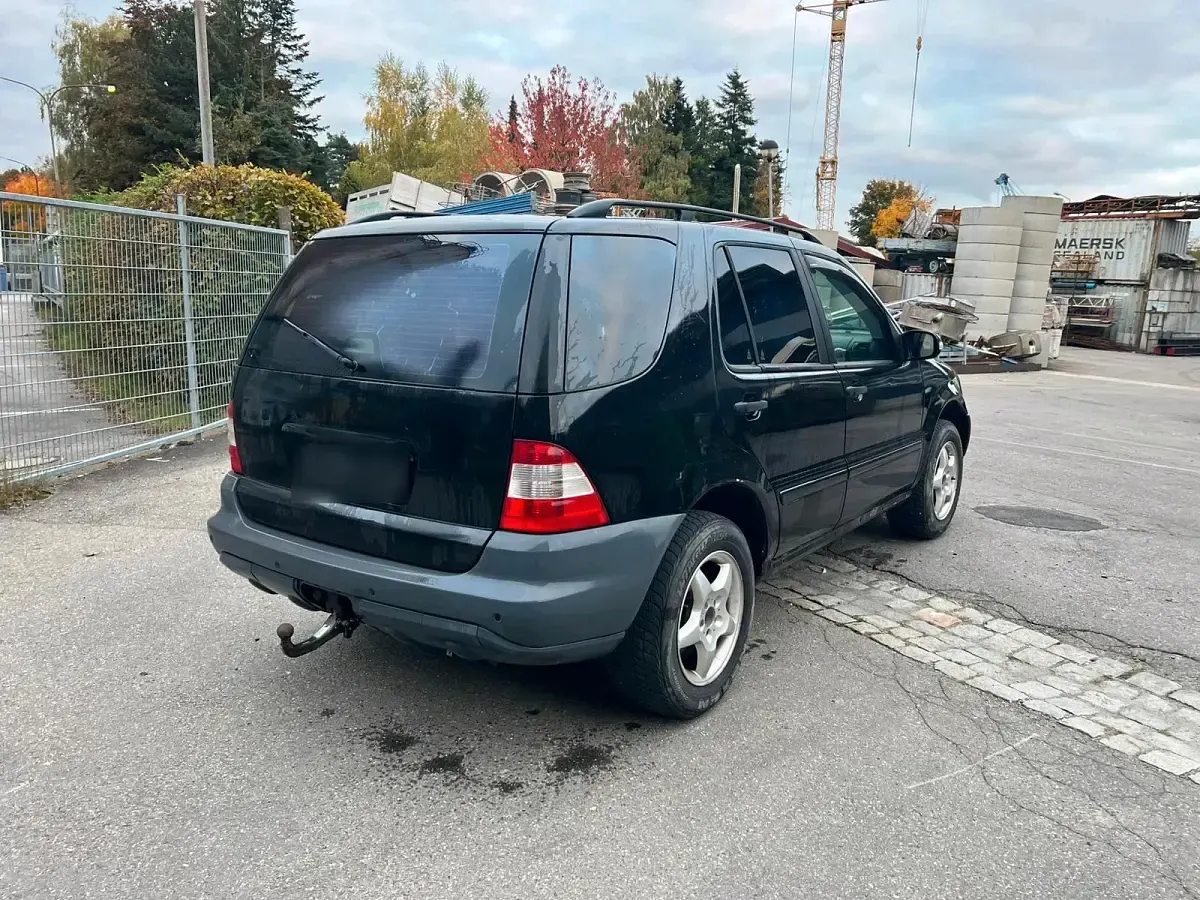 Gebraucht Mercedes ML270 163 PS (119 kW) 2003 Schwarz SUV