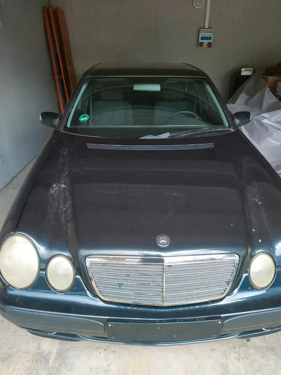 Gebraucht Mercedes E200 Classic 163 PS (119 kW) 2000 Limousine