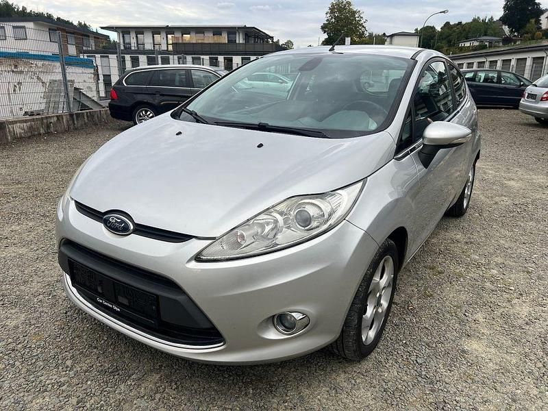 Gebraucht Ford Fiesta Titanium 82 PS (60 kW) 2011 Silber Kleinwagen
