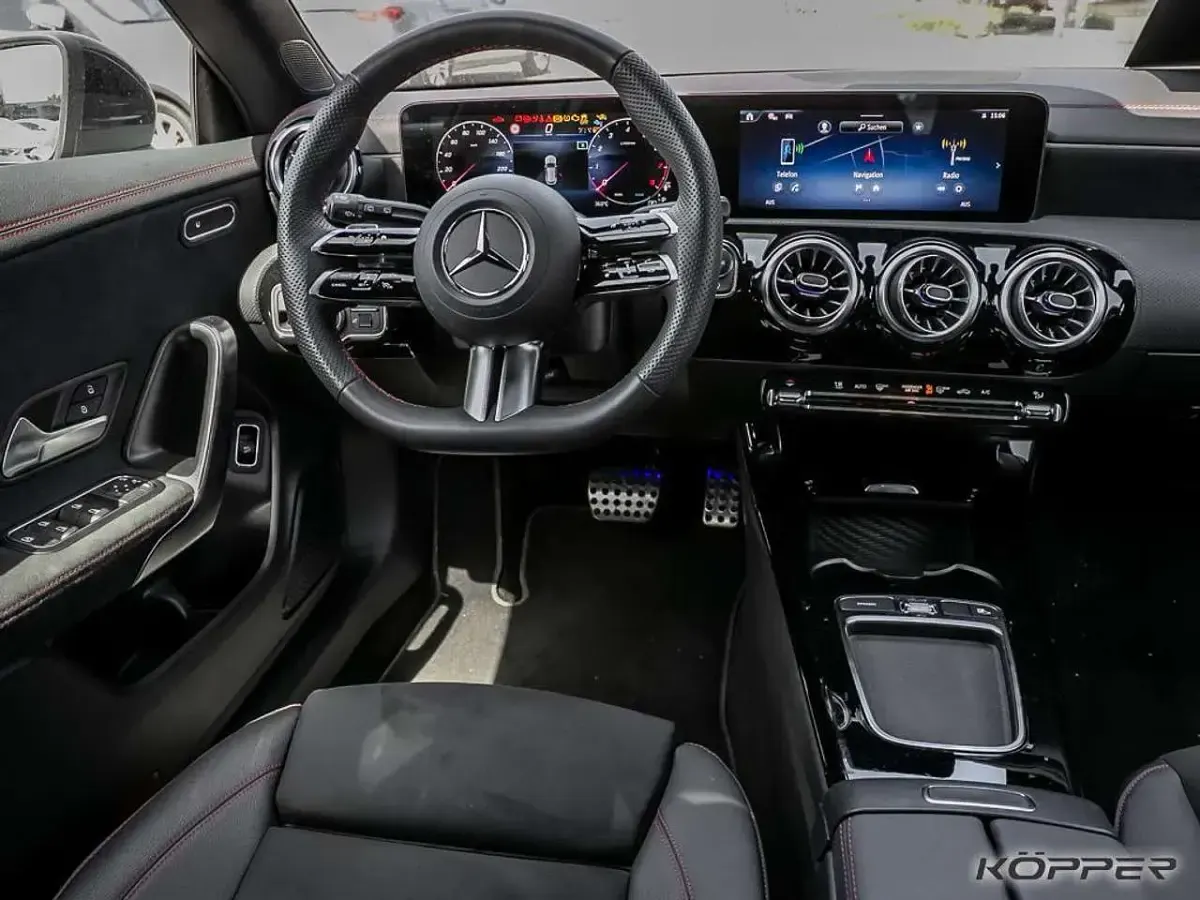 Gebraucht Mercedes CLA180 Advanced Plus 136 PS (100 kW) 2025 Kosmosschwarz Kombi