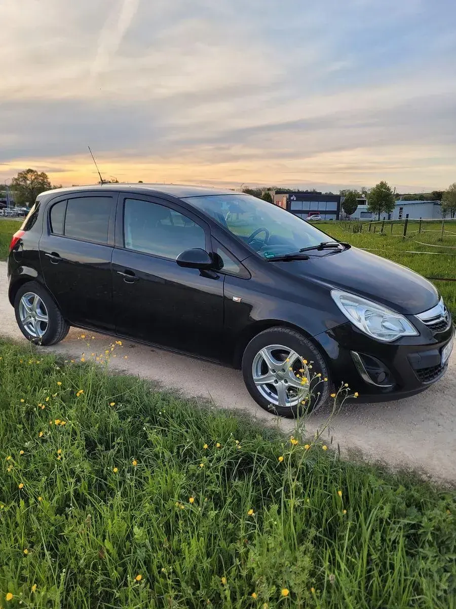 Używany Opel Corsa 69 KM (50 kW) 2012 Czarny Hatchback