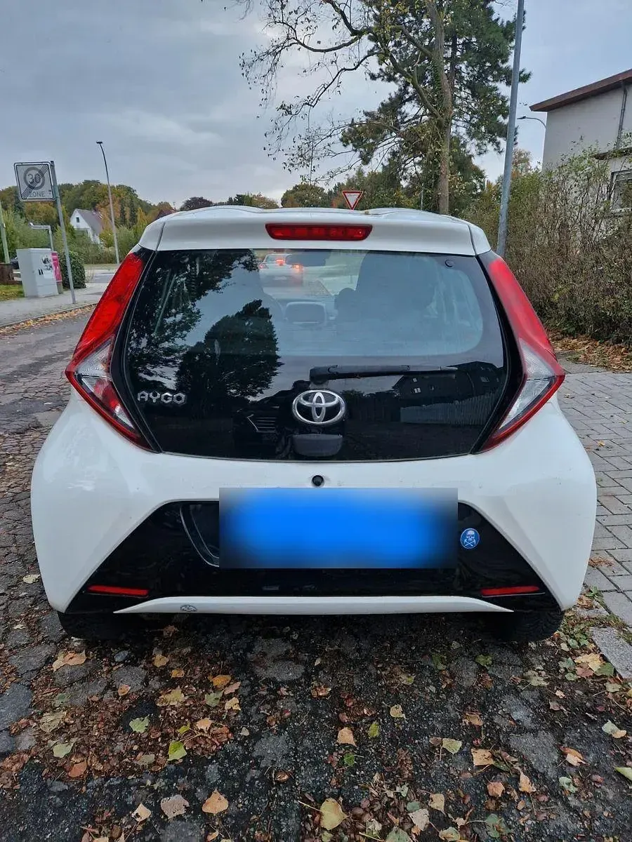 Gebraucht Toyota Aygo Team 72 PS (52 kW) 2018 Weiß Kleinwagen
