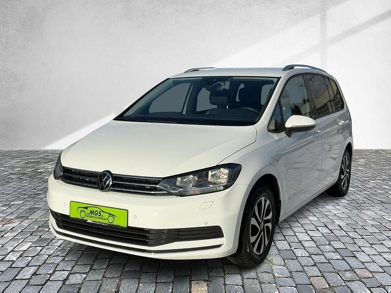 Gebraucht VW Touran Active 150 PS (110 kW) 2022 Weiss Van / Kleinbus