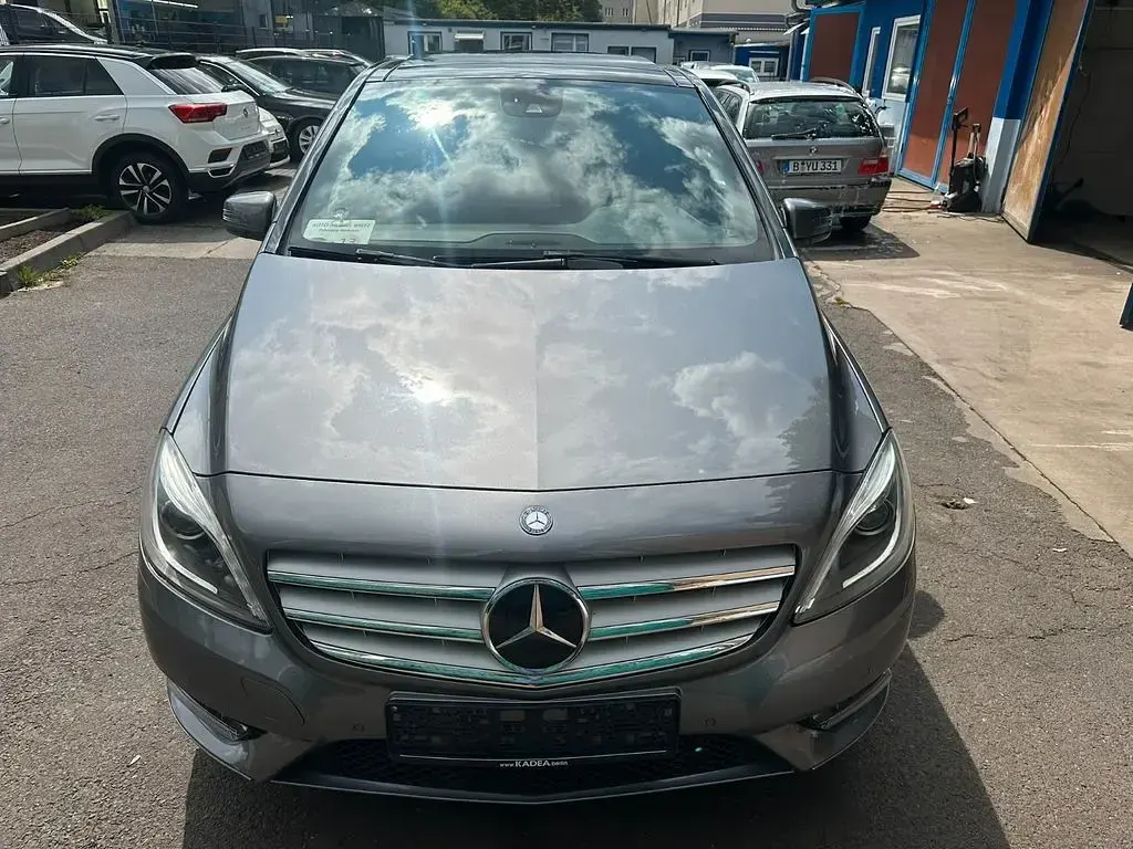Gebraucht Mercedes B200 136 PS (100 kW) 2014 Grau Kleinwagen