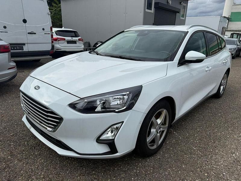 Weiß Gebraucht 2019 Ford Focus Limousine | 7.735 € (Fairer Preis) - Bild 1/4