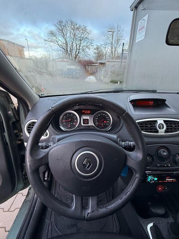 Gebraucht Renault Clio II Dynamique 75 PS (55 kW) 2007 Grün Limousine