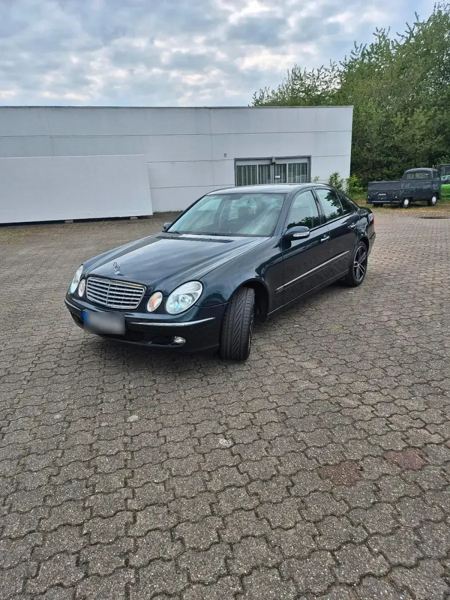 Gebraucht Mercedes E200 163 PS (119 kW) 2005 Blau Limousine