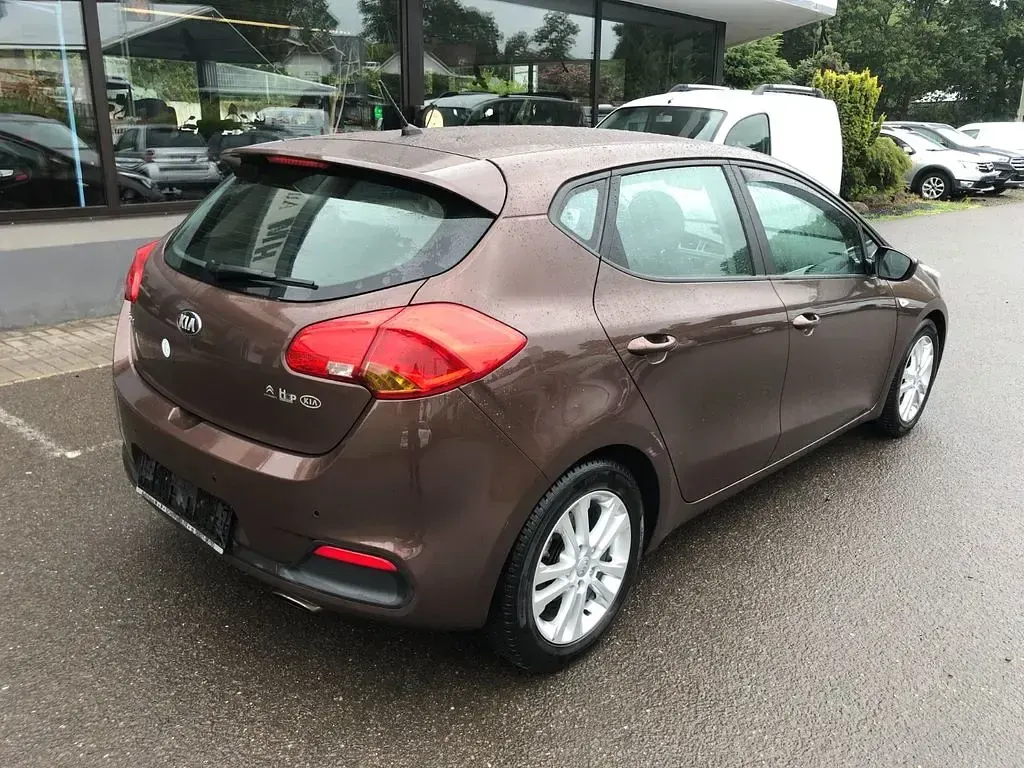 Gebraucht Kia Ceed 135 PS (99 kW) 2012 Braun Kleinwagen