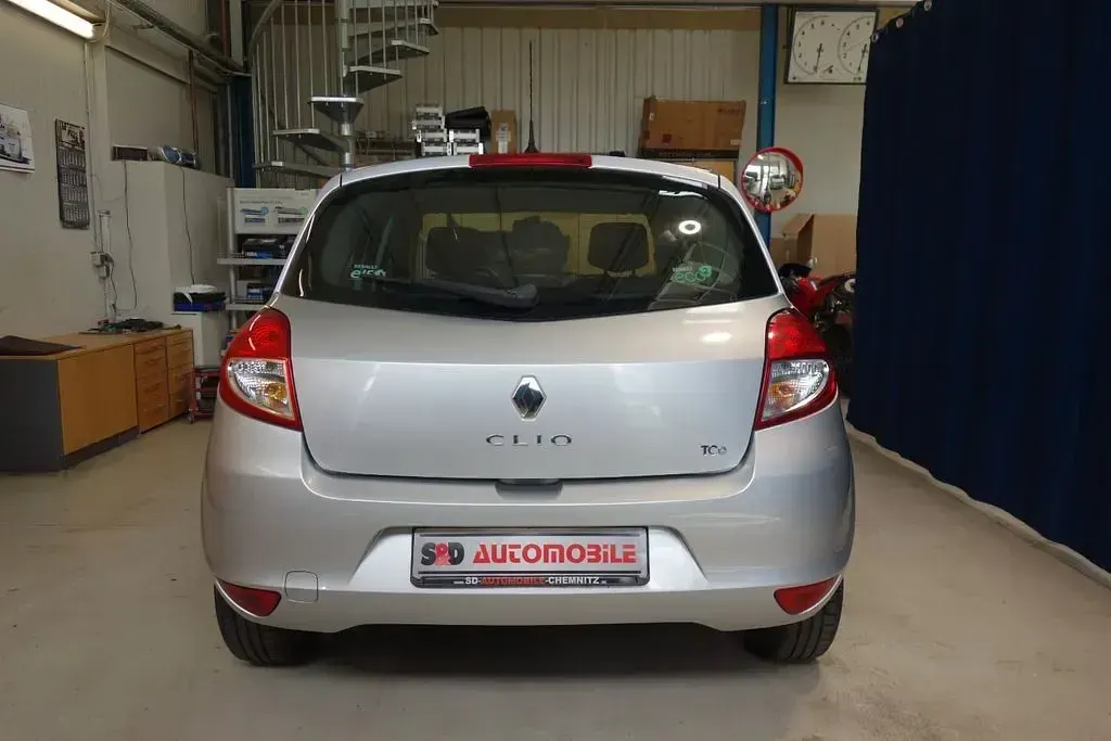 Gebraucht Renault Clio III Dynamique 101 PS (74 kW) 2011 Grau Limousine
