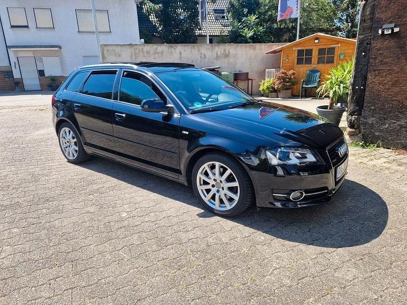 Schwarz Gebraucht 2011 Audi A3 Sportback S-Line Limousine | 10.900 € (Etwas zu teuer) - Bild 1/4