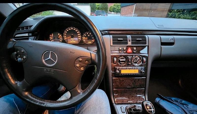 Gebraucht Mercedes E200 136 PS (100 kW) 2000 Silber Limousine