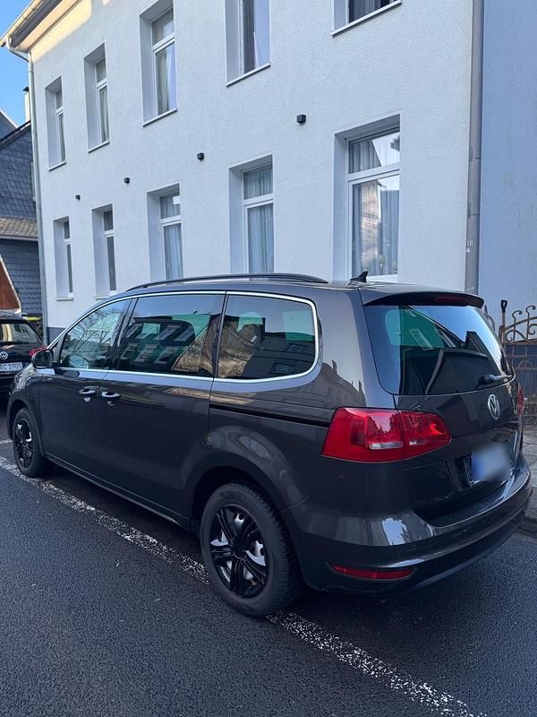 Gebraucht VW Sharan 140 PS (102 kW) 2014 Braun Van / Kleinbus