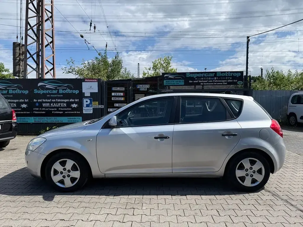 Gebraucht Kia Ceed LX 126 PS (92 kW) 2009 Silber Kleinwagen