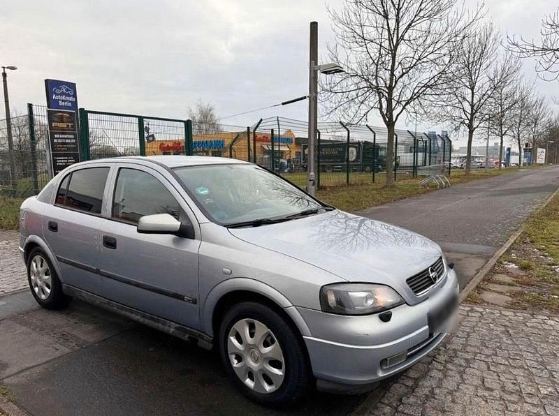 Second-hand Opel Astra 125 CP (91 kW) 2002 Argintiu Berlinǎ