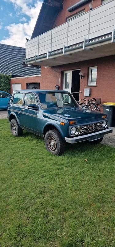 Gebraucht Lada niva 80 PS (58 kW) 2009 Grün SUV