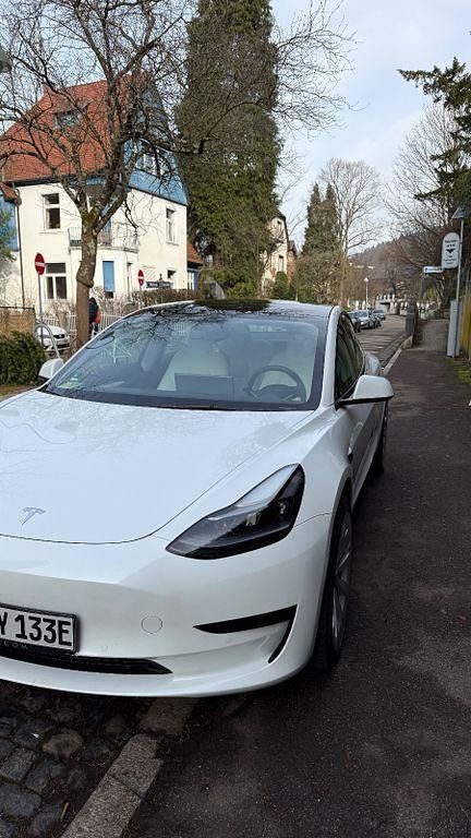 Gebraucht Tesla Model 3 Standard Range 239 kW (325 PS) 2022 Weiß Limousine