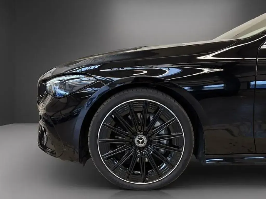 Gebraucht Mercedes 300 AMG 258 PS (189 kW) 2025 Metalliclack obsidianschwarz (metallic) Cabrio