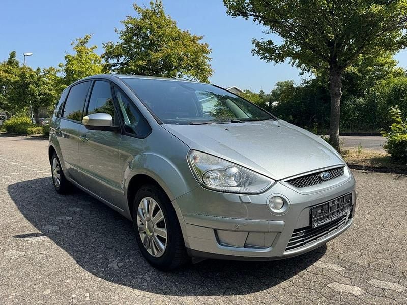 Silber Gebraucht 2008 Ford S-MAX Titanium Van / Kleinbus | 6.970 € - Bild 1/4