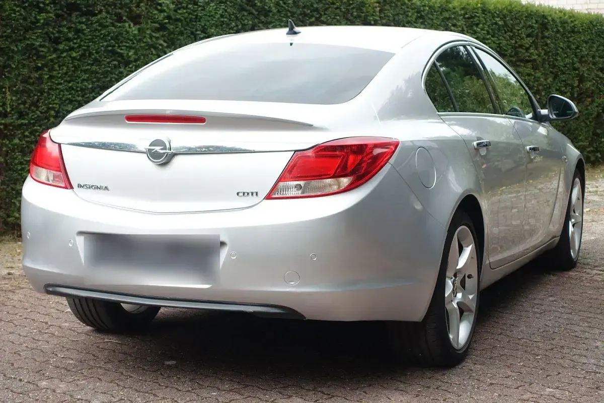 Gebraucht Opel Insignia Design Edition 160 PS (117 kW) 2011 Silber Limousine