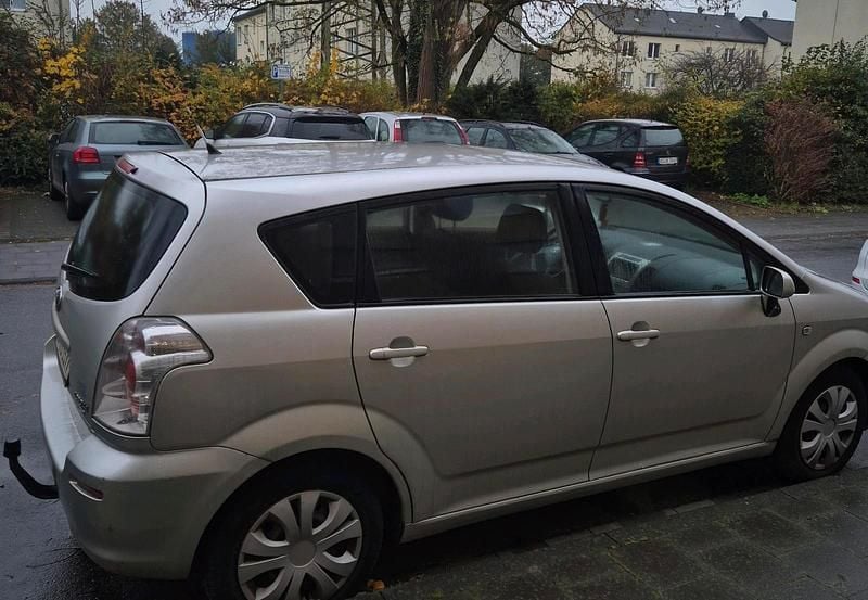Silber Gebraucht 2006 Toyota Corolla Verso Van / Kleinbus | 3.500 € (Guter Preis) - Bild 1/4