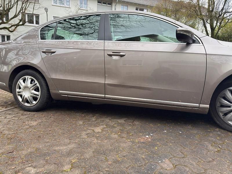 Gebraucht VW Passat 150 PS (110 kW) 2011 Braun Limousine