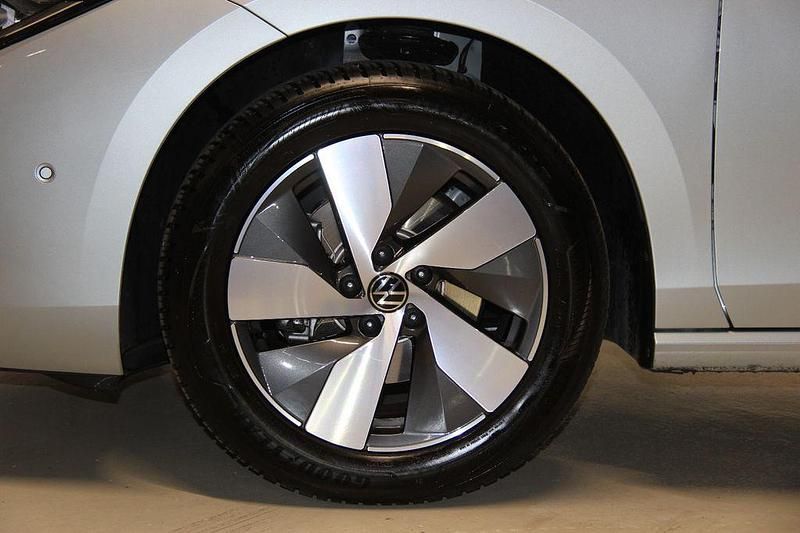 Gebraucht VW Passat 150 PS (110 kW) 2025 Silber Kombi