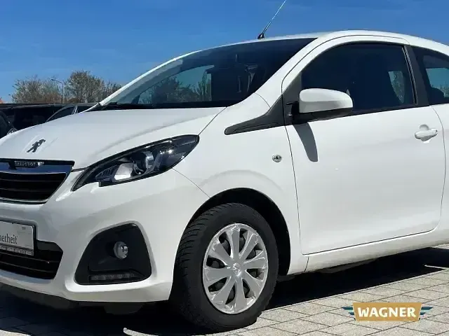 Gebraucht Peugeot 108 Active 72 PS (52 kW) 2021 Weiß Kleinwagen