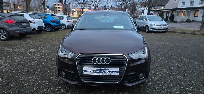 Silber Gebraucht 2012 Audi A1 Ambition Limousine | 7.800 € (Guter Preis) - Bild 1/4