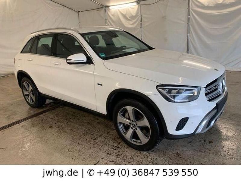 Gebraucht Mercedes GLC300e 320 PS (235 kW) 2021 Polarweiss SUV