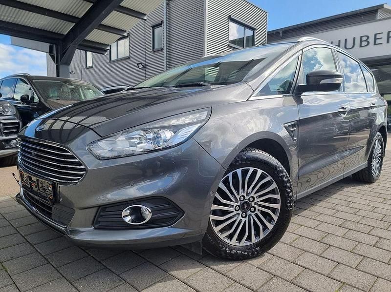 Grau Gebraucht 2019 Ford S-MAX Titanium Van / Kleinbus | 15.700 € (Guter Preis) - Bild 1/4