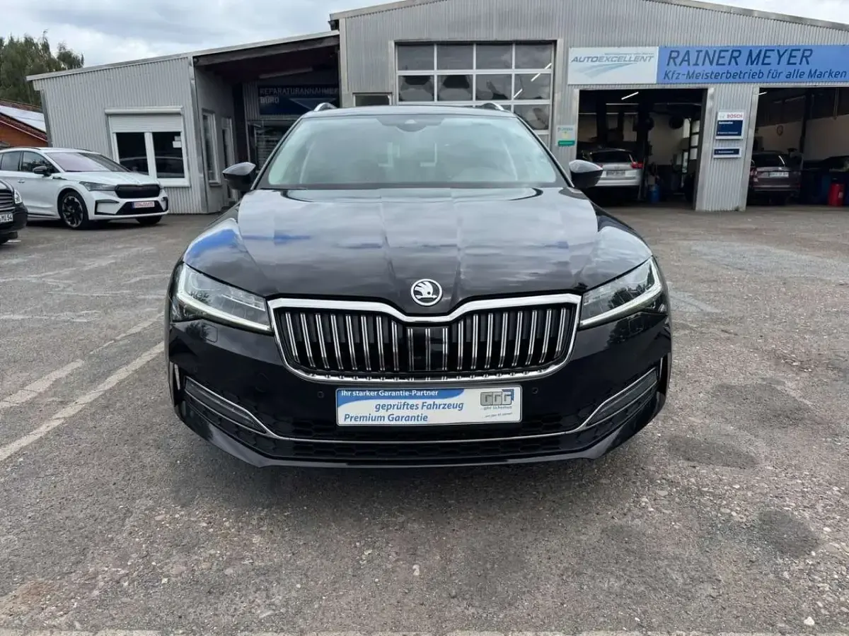 Gebraucht Skoda Superb LAURIN & KLEMENT 200 PS (147 kW) 2022 Schwarz Kombi
