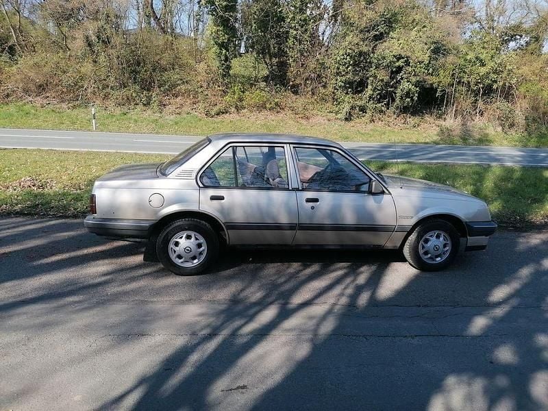 Gebraucht Opel Ascona 75 PS (55 kW) 1988 Silber Limousine