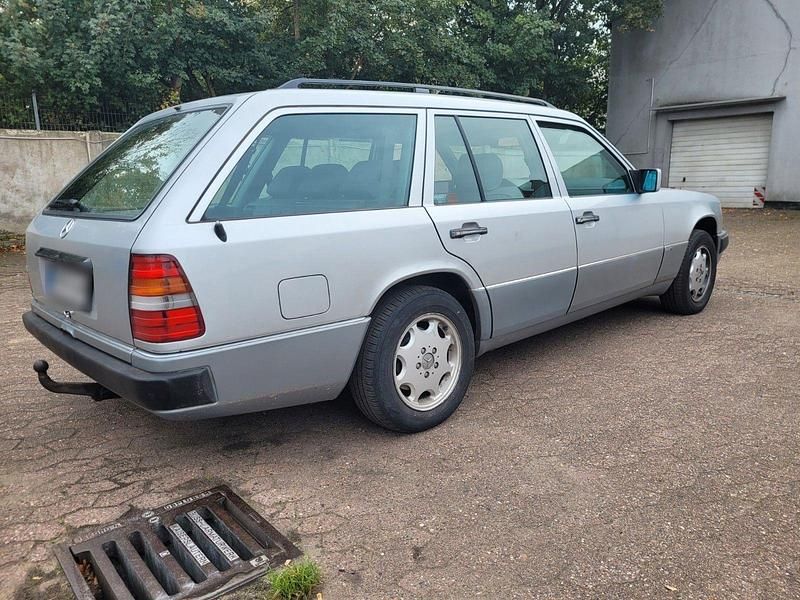 Gebraucht Mercedes 200 101 PS (74 kW) 1992 Silber Kombi