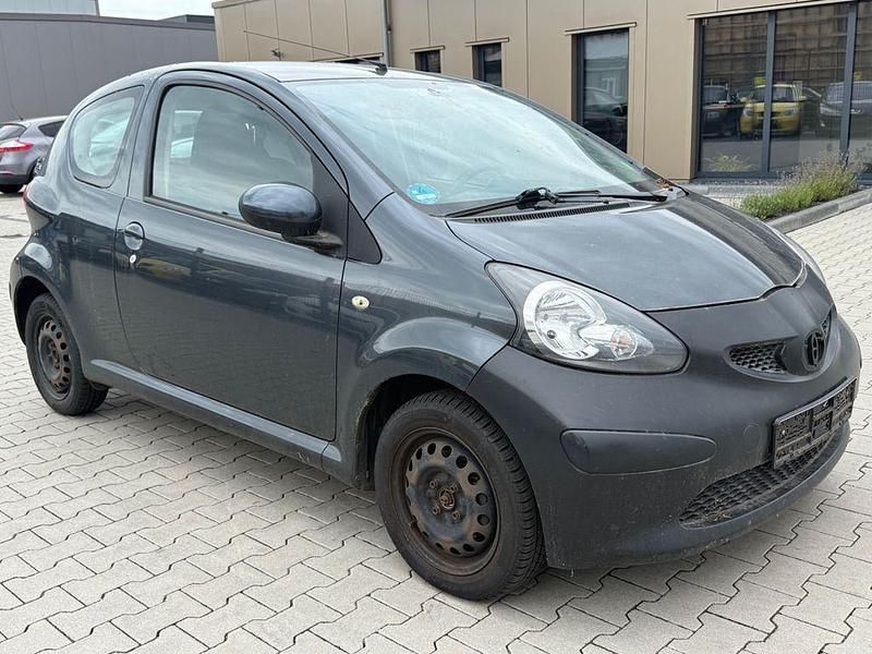 Grau Gebraucht 2005 Toyota Aygo City Kleinwagen | 900 € (Guter Preis) - Bild 1/4