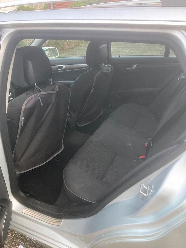 Gebraucht Mercedes C180 Elegance 156 PS (114 kW) 2011 Silber Kombi