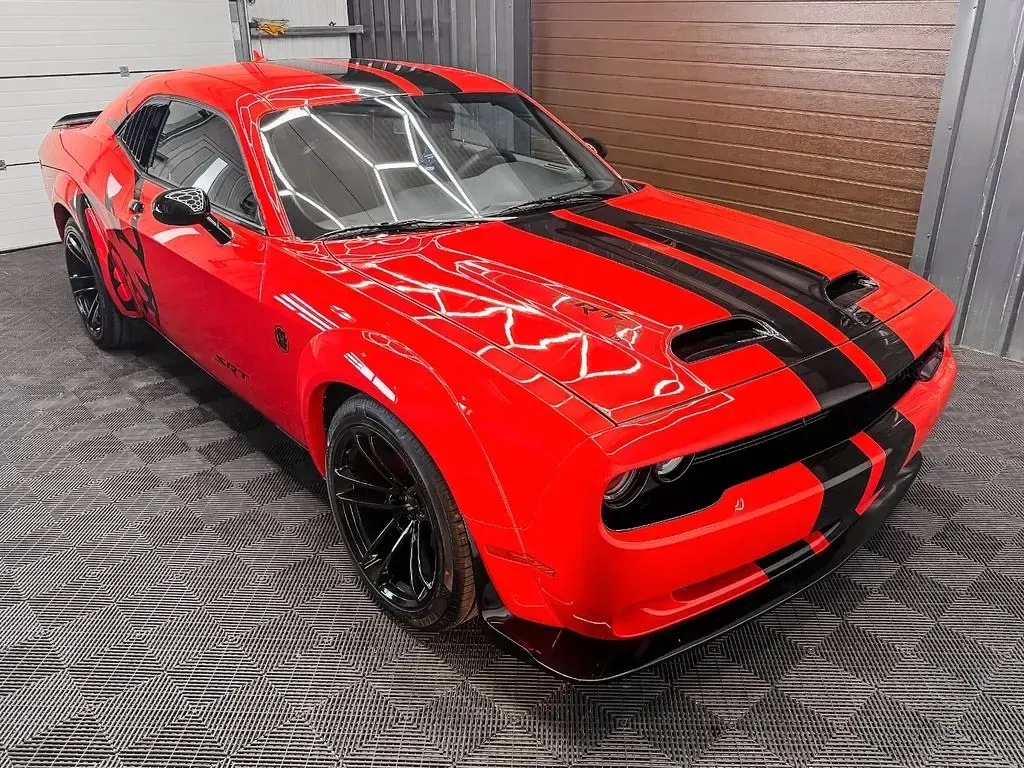 Second-hand Dodge Challenger 305 CP (224 kW) 2023 Roșu Coupe