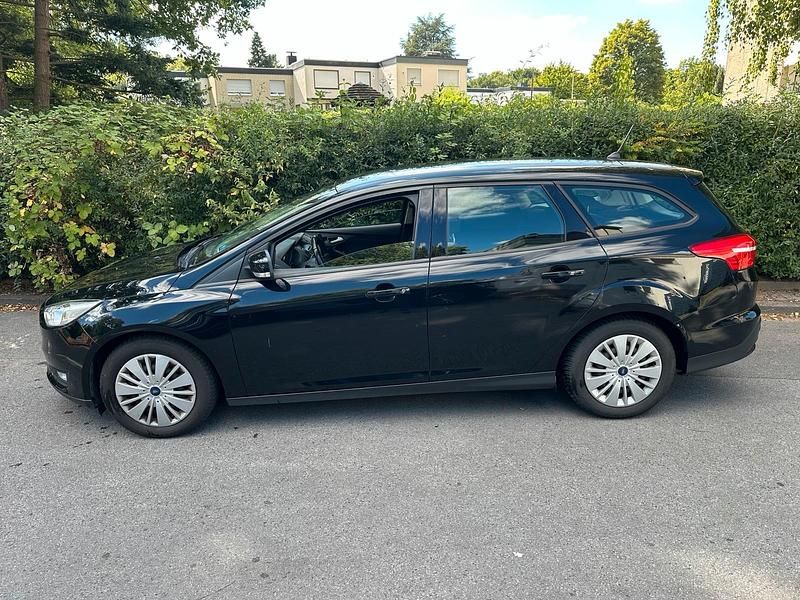 Schwarz Gebraucht 2017 Ford Focus Kombi | 7.999 € (Fairer Preis) - Bild 1/4
