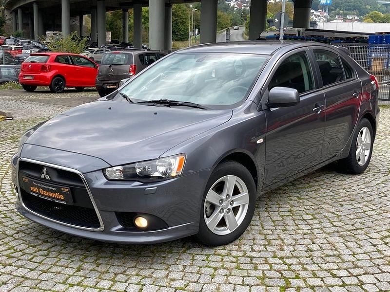 Grau Gebraucht 2010 Mitsubishi Lancer Sportback Limousine | 5.999 € (Fairer Preis) - Bild 1/4