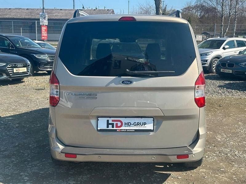 Gebraucht Ford Tourneo Courier Titanium 95 PS (69 kW) 2018 Silber Van / Kleinbus