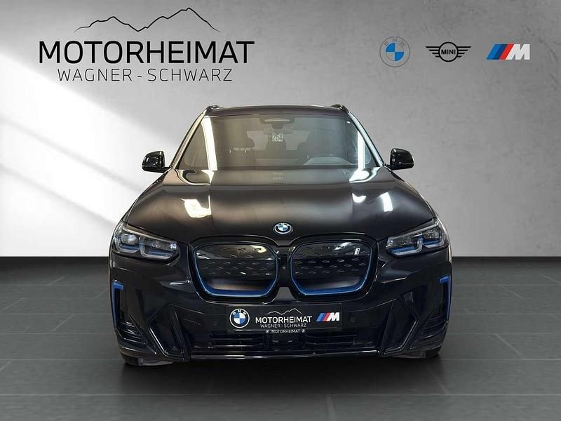 Gebraucht BMW iX3 Impressive 210 kW (286 PS) 2022 M carbonschwarz metallic SUV