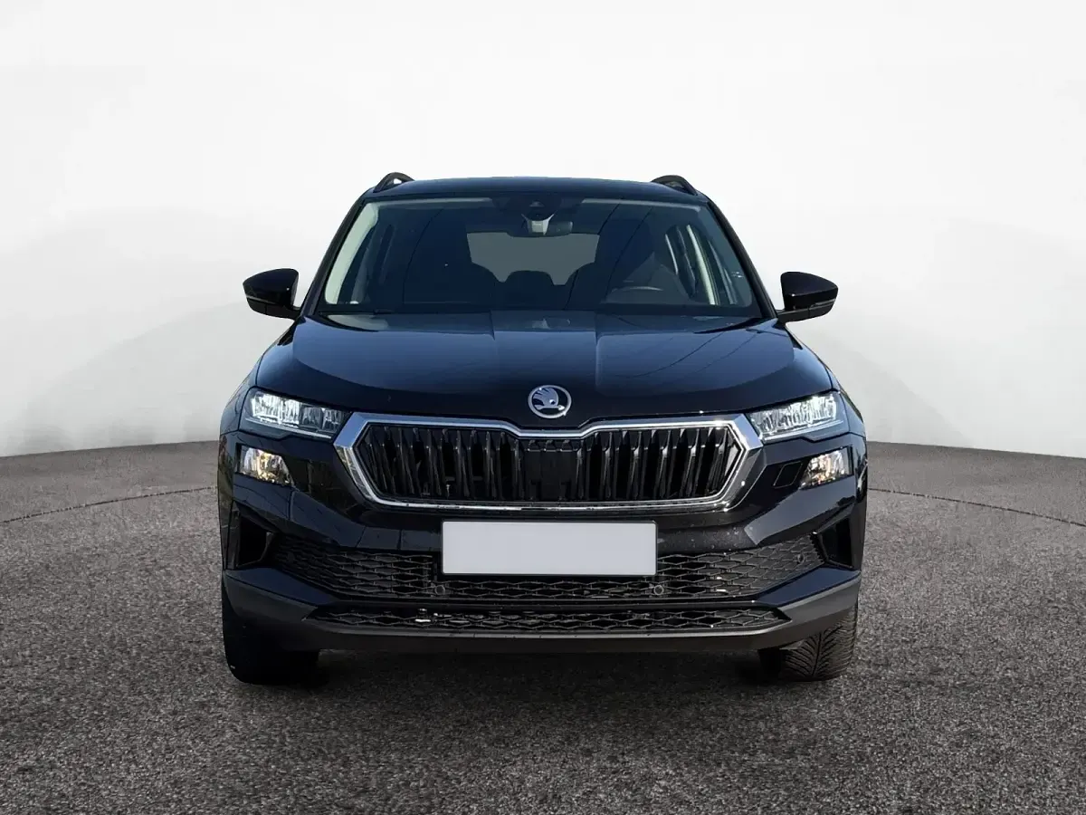 Gebraucht Skoda Karoq Selection 150 PS (110 kW) 2025 Schwarzmagic perleffekt SUV