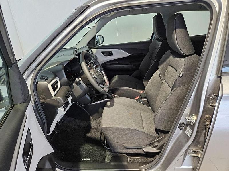 Gebraucht Suzuki Swift Comfort+ 83 PS (61 kW) 2025 Silber Limousine