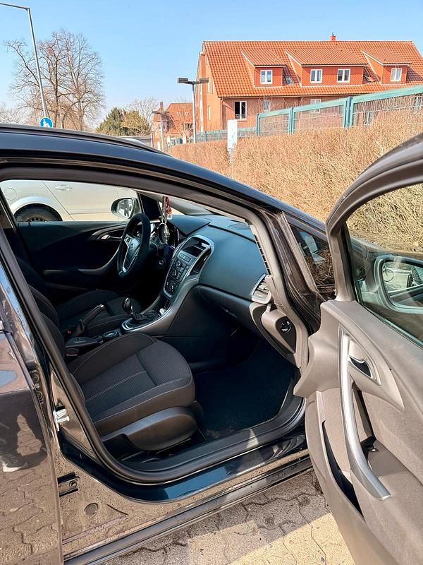 Gebraucht Opel Astra 110 PS (80 kW) 2012 Kombi