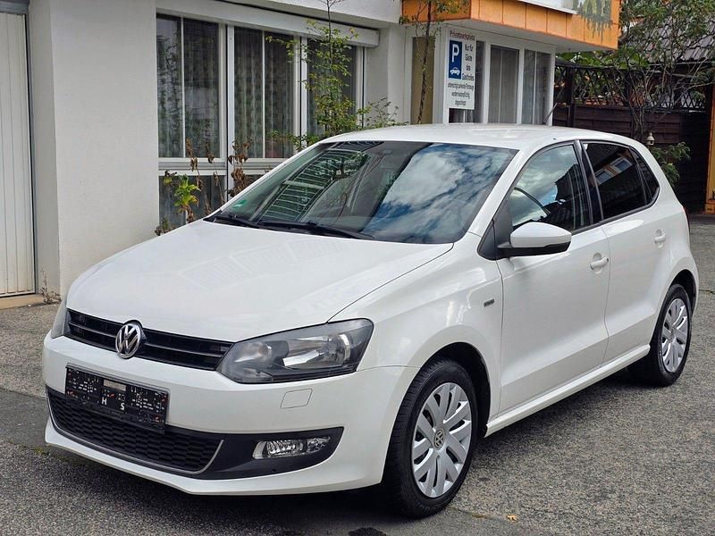 Weiß Gebraucht 2014 VW Polo Life Kleinwagen | 6.100 € (Fairer Preis) - Bild 1/4