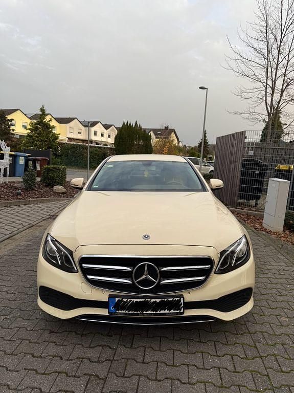 Gebraucht Mercedes E200 Avantgarde 160 PS (117 kW) 2019 Beige Limousine