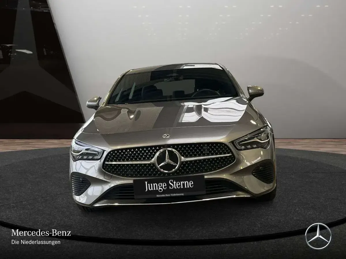 Gebraucht Mercedes CLA200 Progressive 163 PS (119 kW) 2025 Mountain grau Kombi